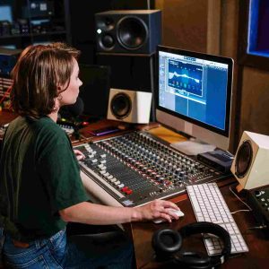 I will professionally tune and edit your vocals with Melodyne and Auto-Tune